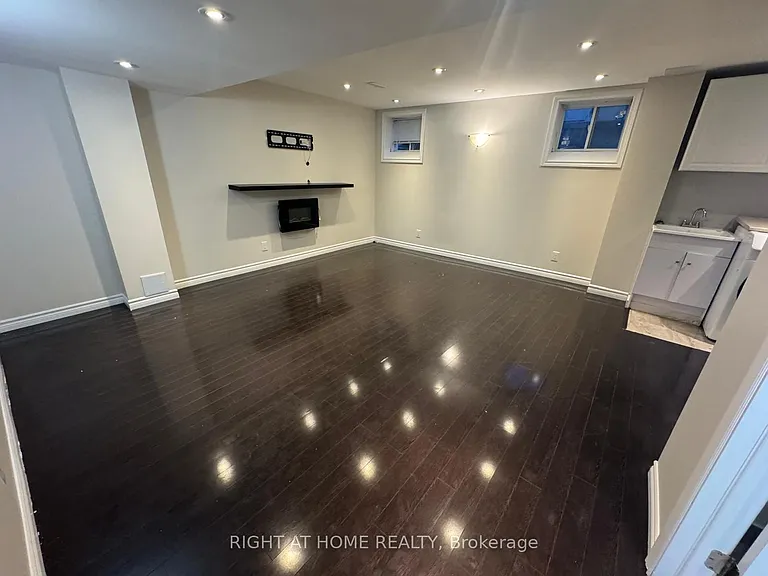182 Higginbotham Cres — Photo 9