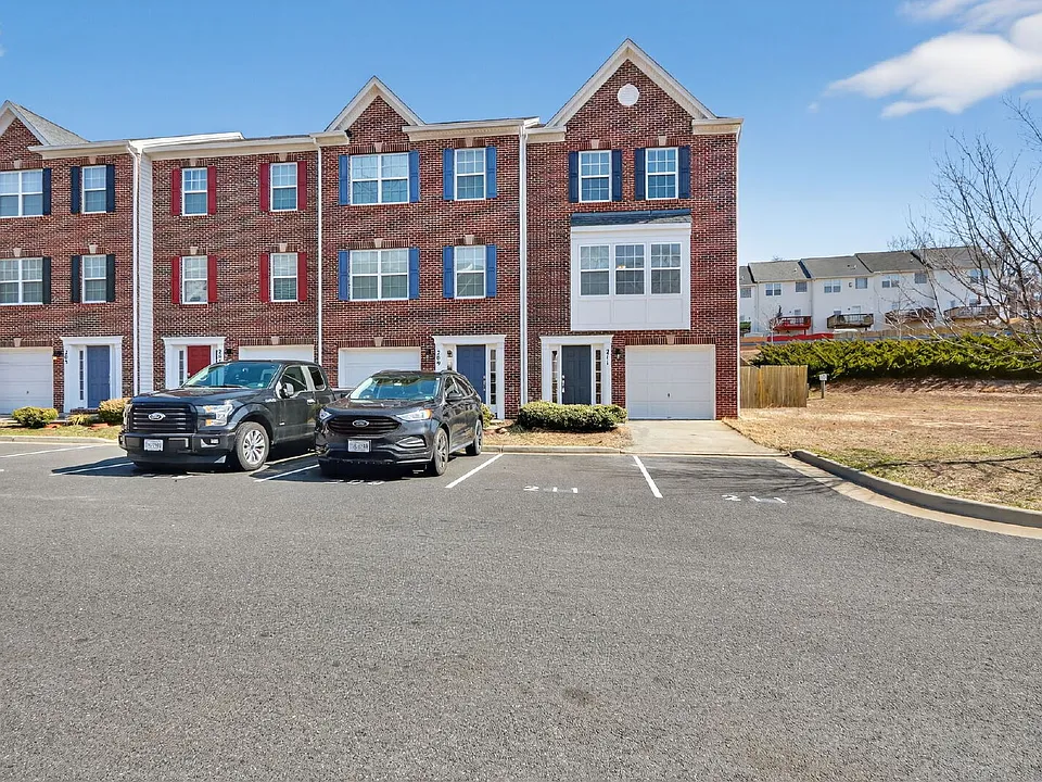 211 Dundee Pl
