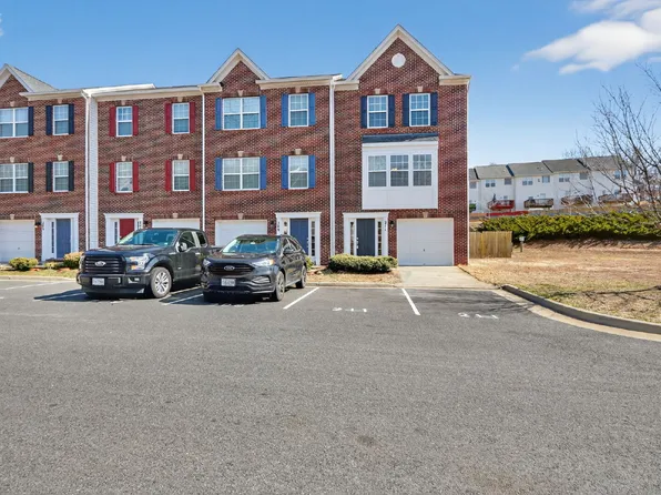 211 Dundee Pl, Fredericksburg, VA 22405