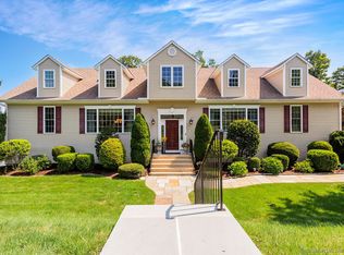 35 Clearview Dr, Brookfield, CT 06804