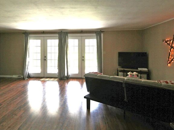 4th image of 5604 Lesourdsville West Chester Rd