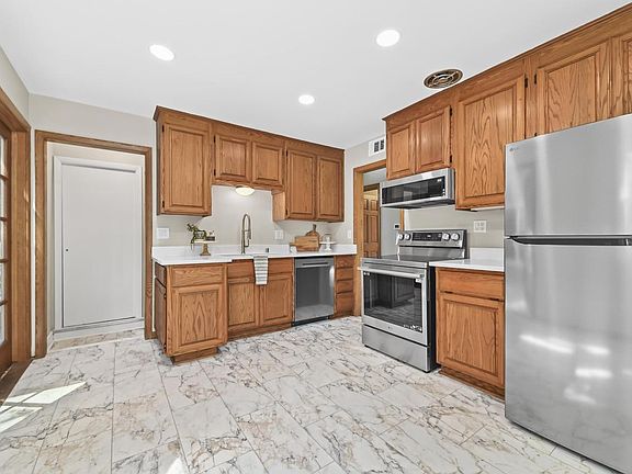 3rd image of 5737 N Sievers PLACE
