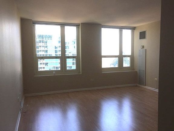 3rd image of 345 N Lasalle St #2709