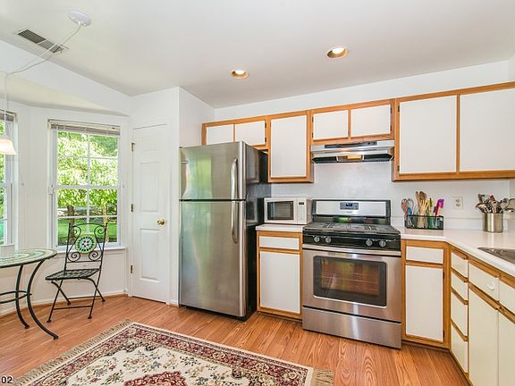4th image of 1406 Bedford Dr #1406