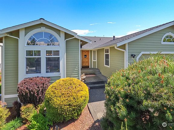 3rd image of 1374 Lena Pl NE