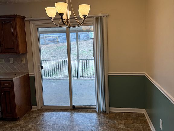 3rd image of 1910 Lynn Dr