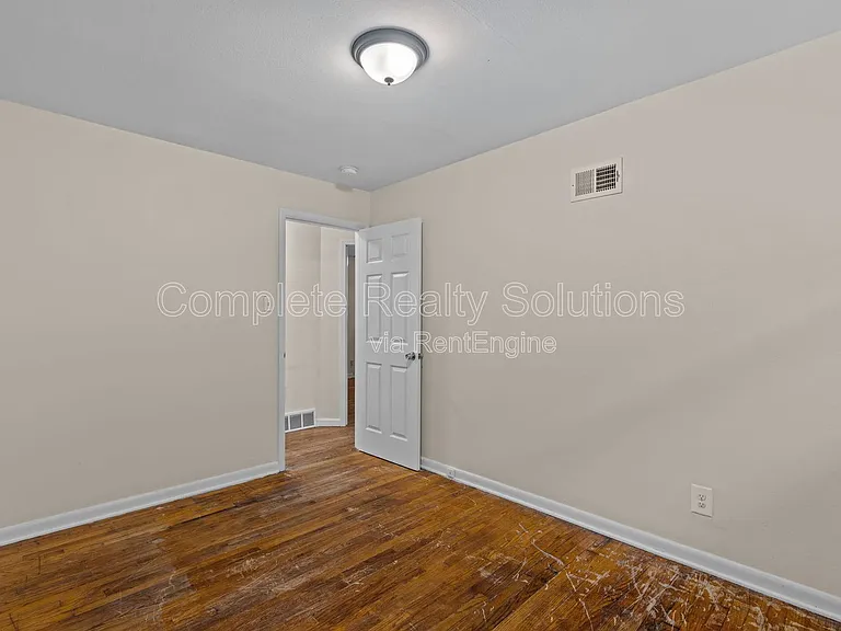 2502 McLaran Ave — Photo 12