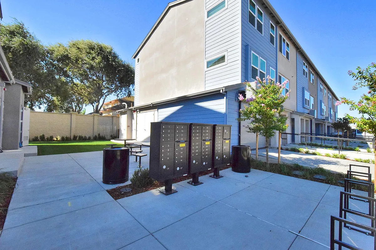 Building Photo - Beacon Villa
