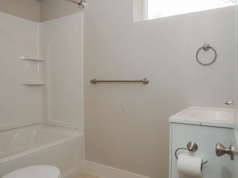 1528 Clark Ave — Photo 7