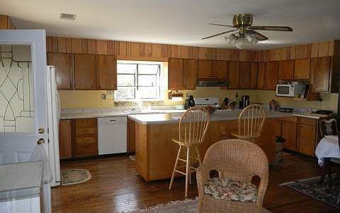 1st image of 404 Moye Dr