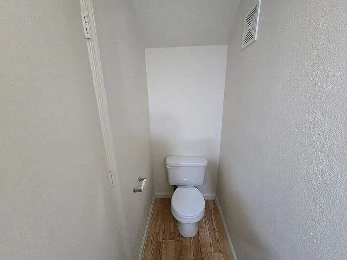 215 Meadowood Ct #A — Photo 7