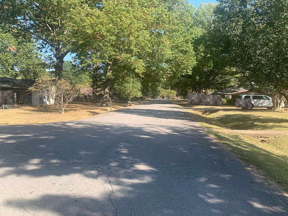 2nd image of 12 Broadmoor Dr
