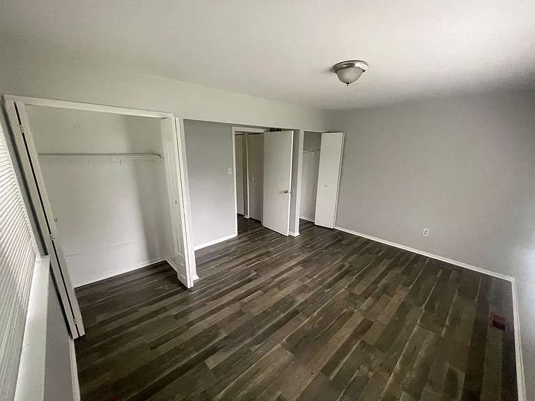 400 Barclay Walk — Photo 15