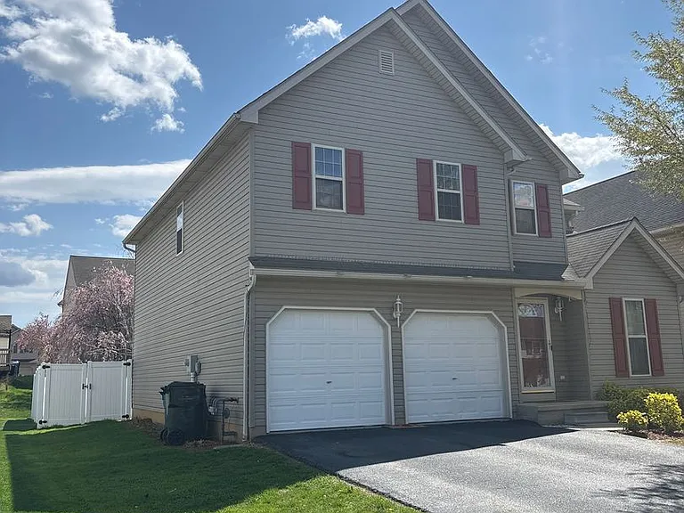 720 Strayer Dr — Photo 3