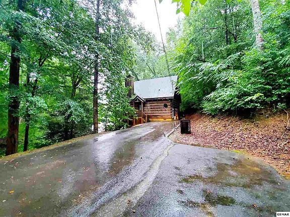 2nd image of 1328 Pine Trl