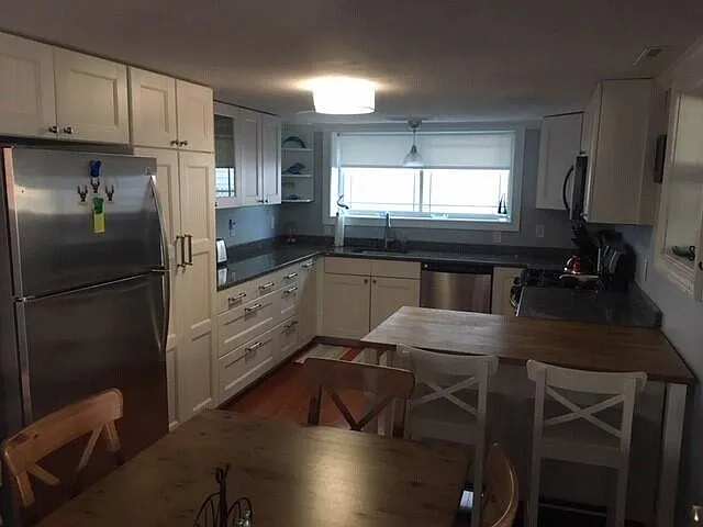 2 bed, 884 sqft, $2,200 — Photo 3