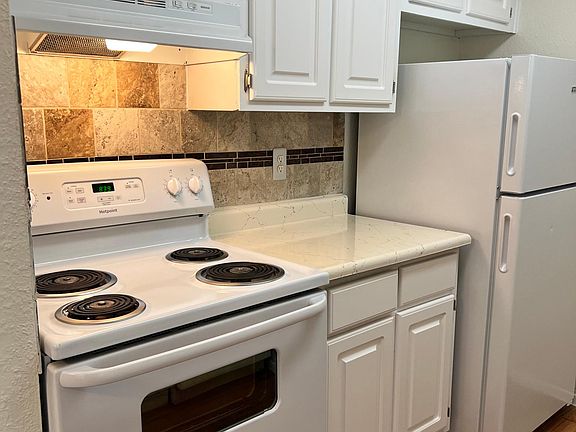 5th image of 1302 E Broadway St APT 562