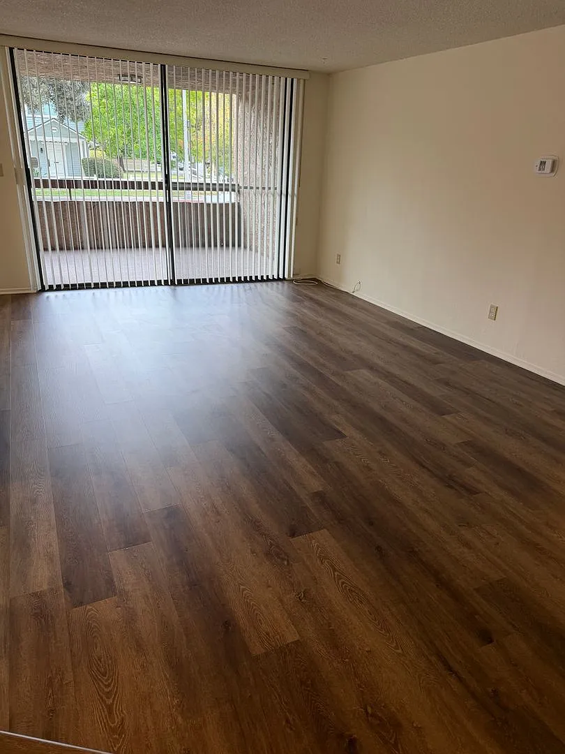 054 - Madre Del Mar Apartments — Photo 2