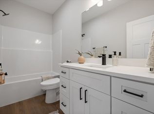 308 S Valley View Dr, Norwalk, IA 50211