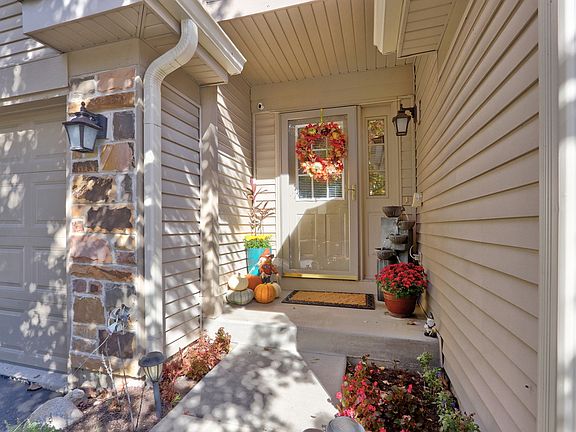 2nd image of 1875 Maplewood Ct