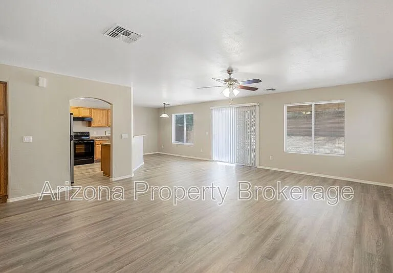 31567 N Cactus Dr — Photo 4