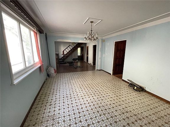 5th image of 106 Delong Ave