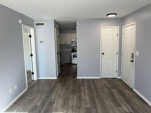 5th image of 2614 Lyndon Ave #B7