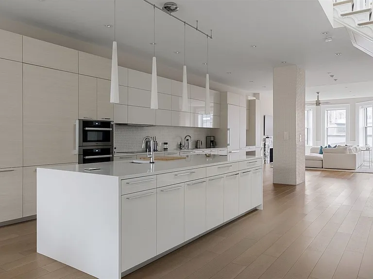 135 Commonwealth Ave — Photo 13