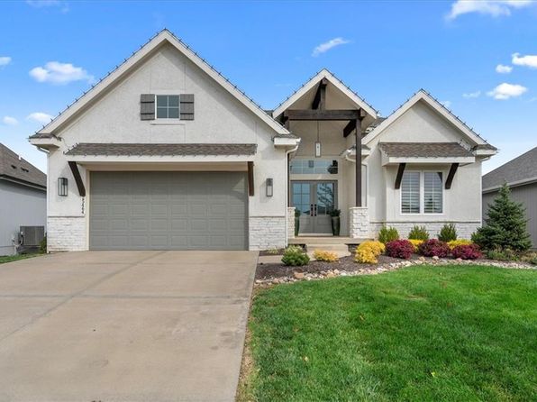 25464 W 83rd Ter, Lenexa, KS 66227