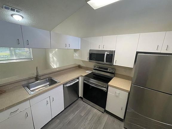 5th image of 3203 Glenmoor Dr #3203