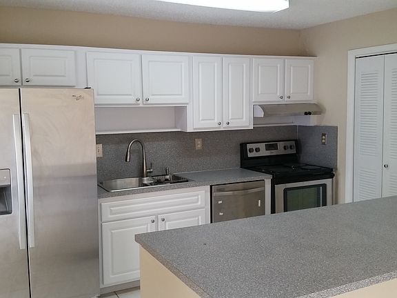 Renovated kitchen -brand new appliances