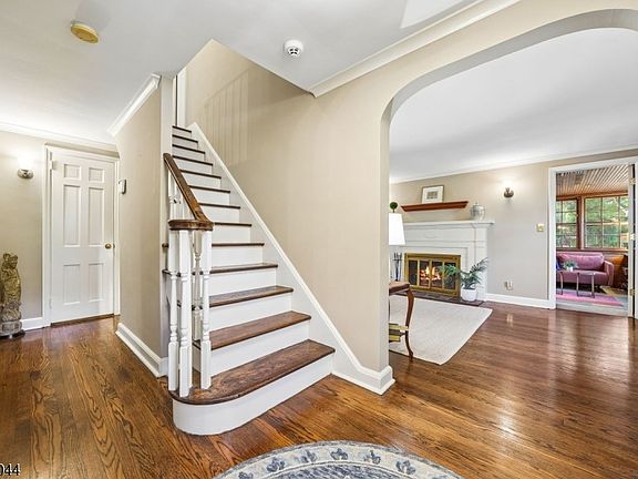 5th image of 45 Wayland Dr