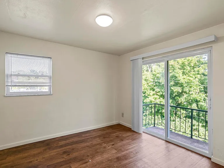 Westport Edge Apartments — Photo 49