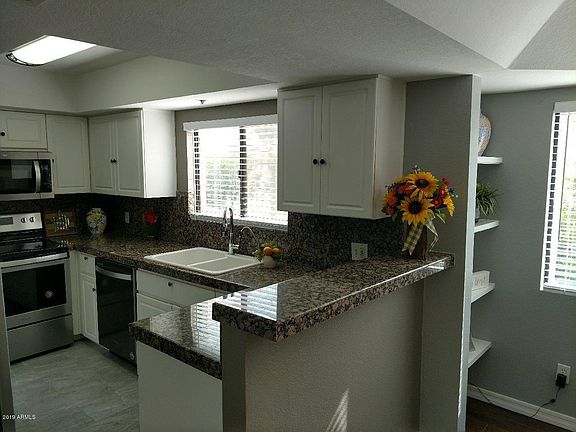 3rd image of 5104 N 32nd St Unit 301
