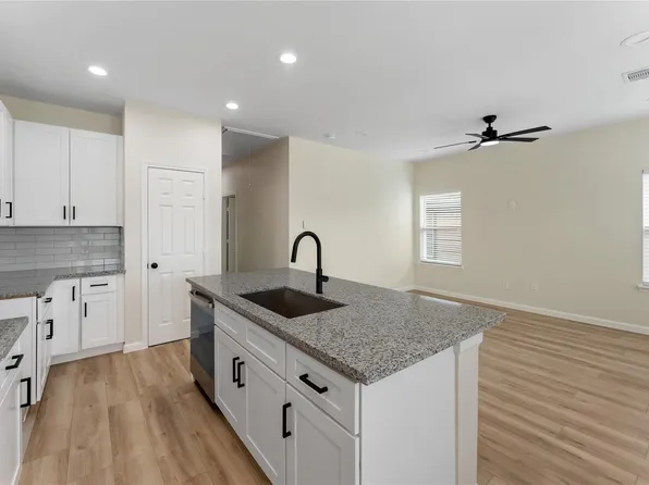 5323 Groveton St, Houston, TX 77033