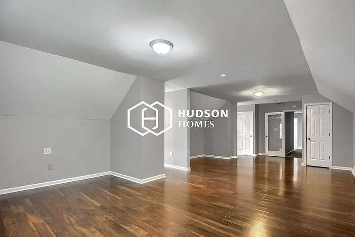 5 bed, 3.0 bath, 2231 sqft, $2,399 — Photo 4