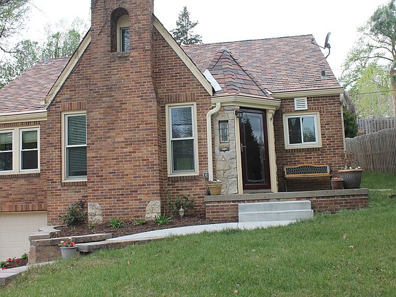 2nd image of 2520 Country Club Ave