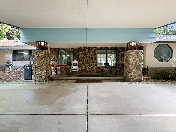 4th image of 601 Park Pl