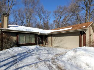5421 S Honey Creek Dr, Greenfield, WI 53221