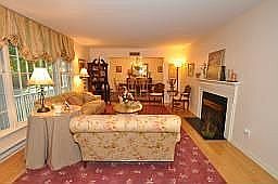 Living Room with Fireplace and Hardwood floors