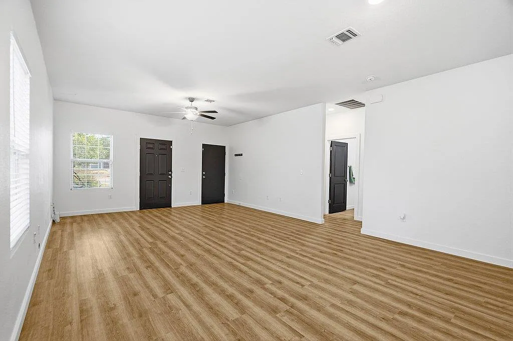 3 bed, 2.0 bath, 1276 sqft, $2,275 — Photo 4