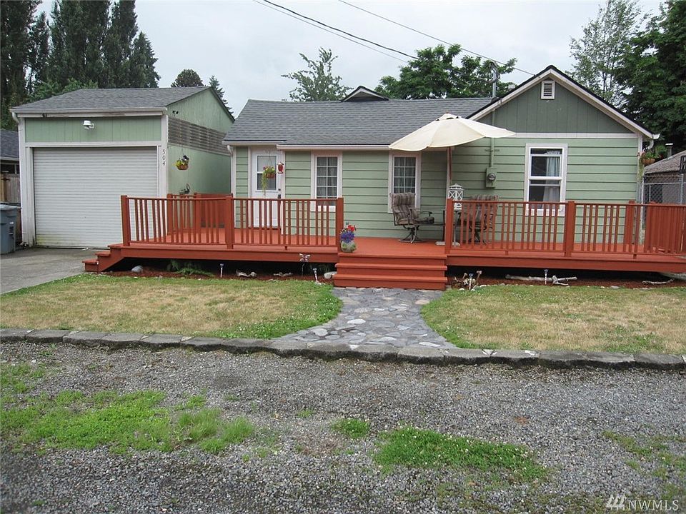 Freshly painted veranda porch and just installed new roof and new sheathing.