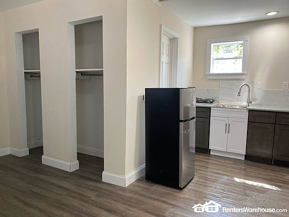 5th image of 1922 Wentworth St #B