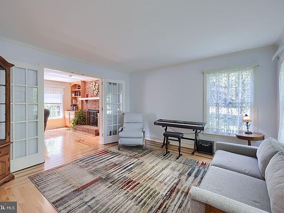4th image of 404 Rhoda Dr