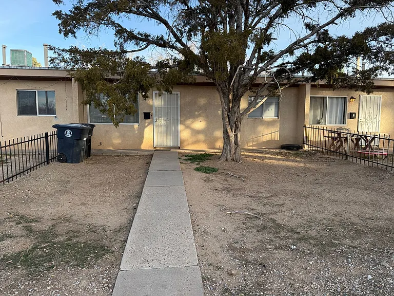 1033-1037 Alvarado Dr SE — Photo 14