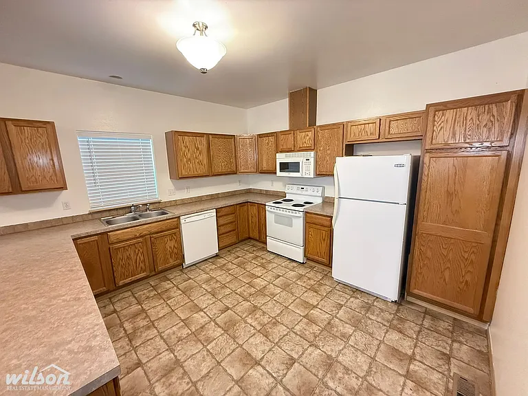 7905 Skyline Way — Photo 5