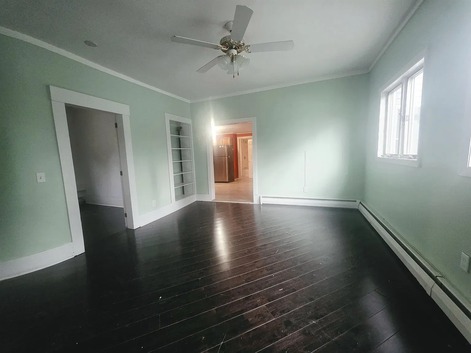 3 bed, 1.0 bath, 1050 sqft, $1,850 — Photo 2