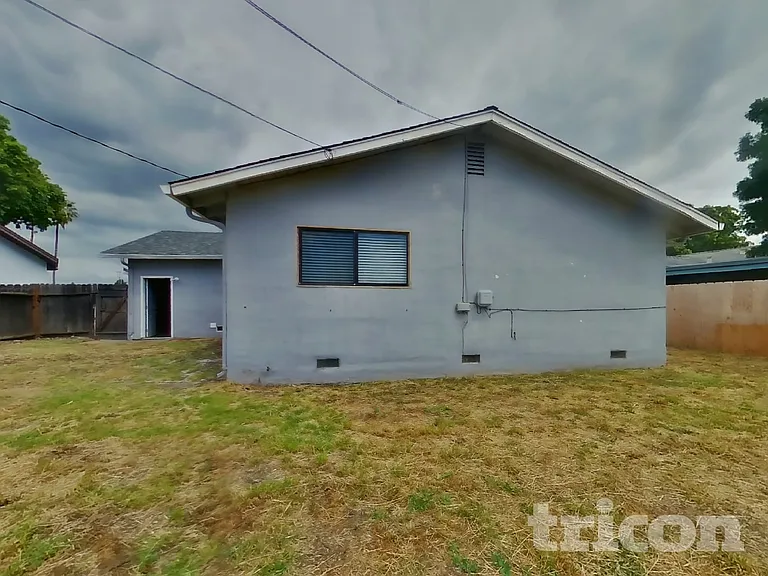 1613 James St — Photo 12