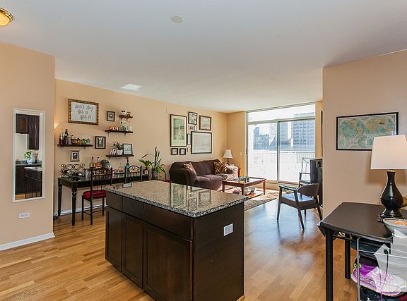 2nd image of 1134 W Granville Ave APT 517