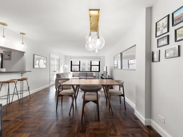 233 East 69th Street image 3 of 15